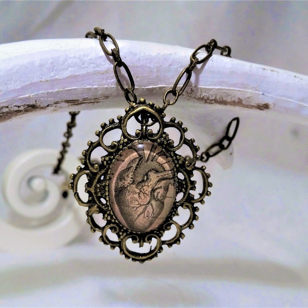 HANDMAD -  Victorian anatomical heart necklace